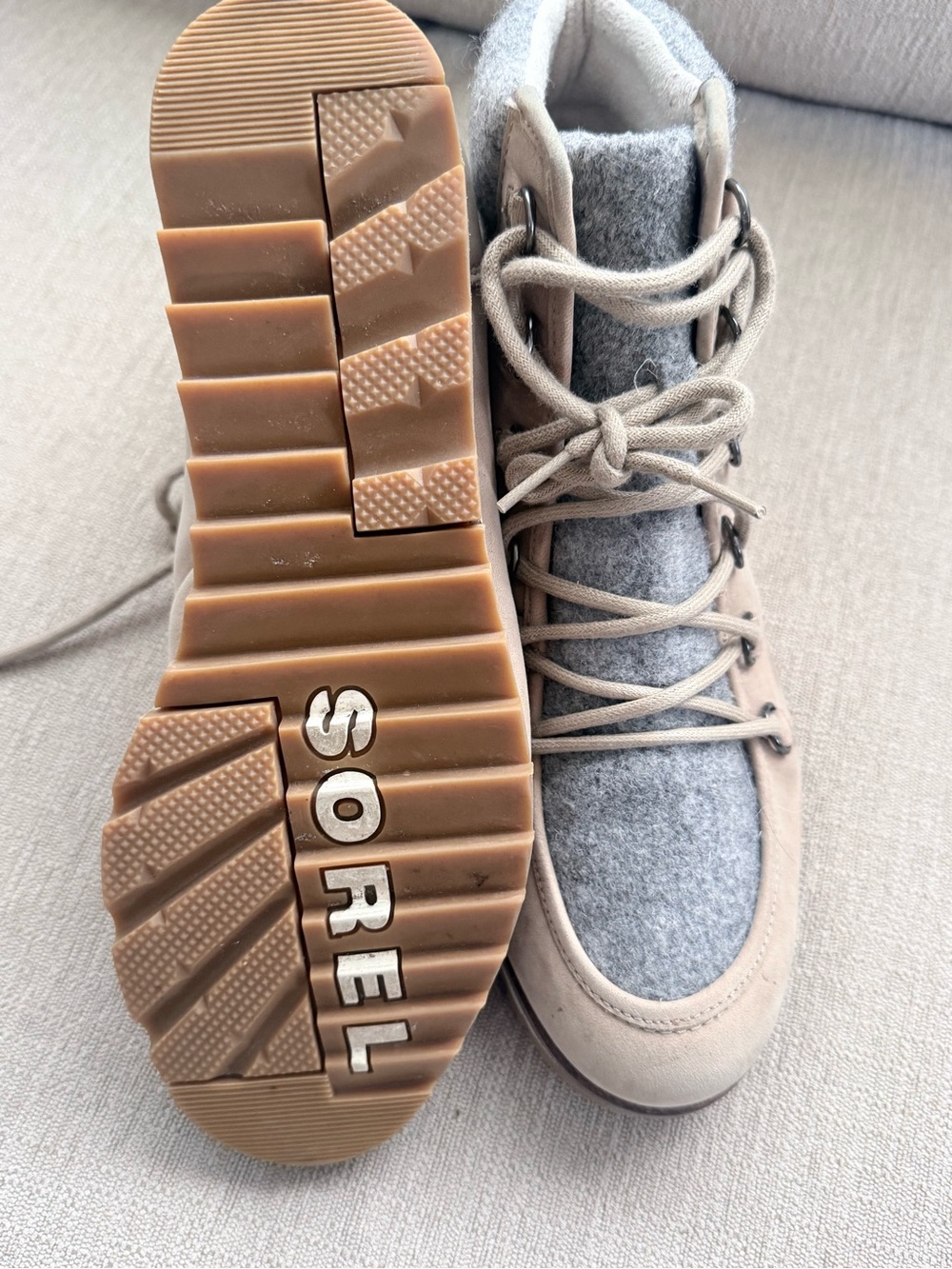 Sorel Beige Taupe Lace-Up Women's Boots with Gray Felt Tongue